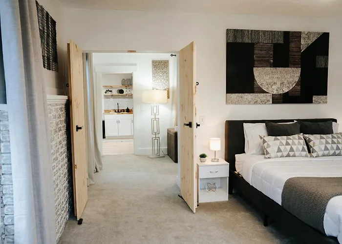 New! Cozy And Modern Unit With Hot Tub