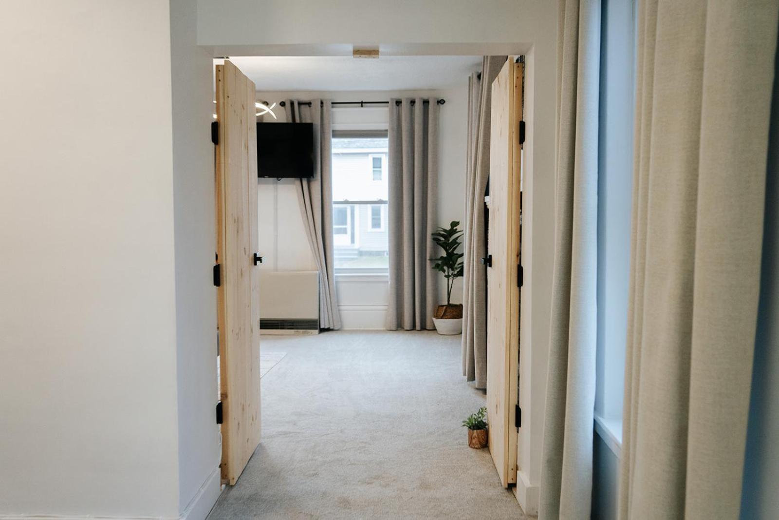 New! Cozy And Modern Unit With Hot Tub * Laconia