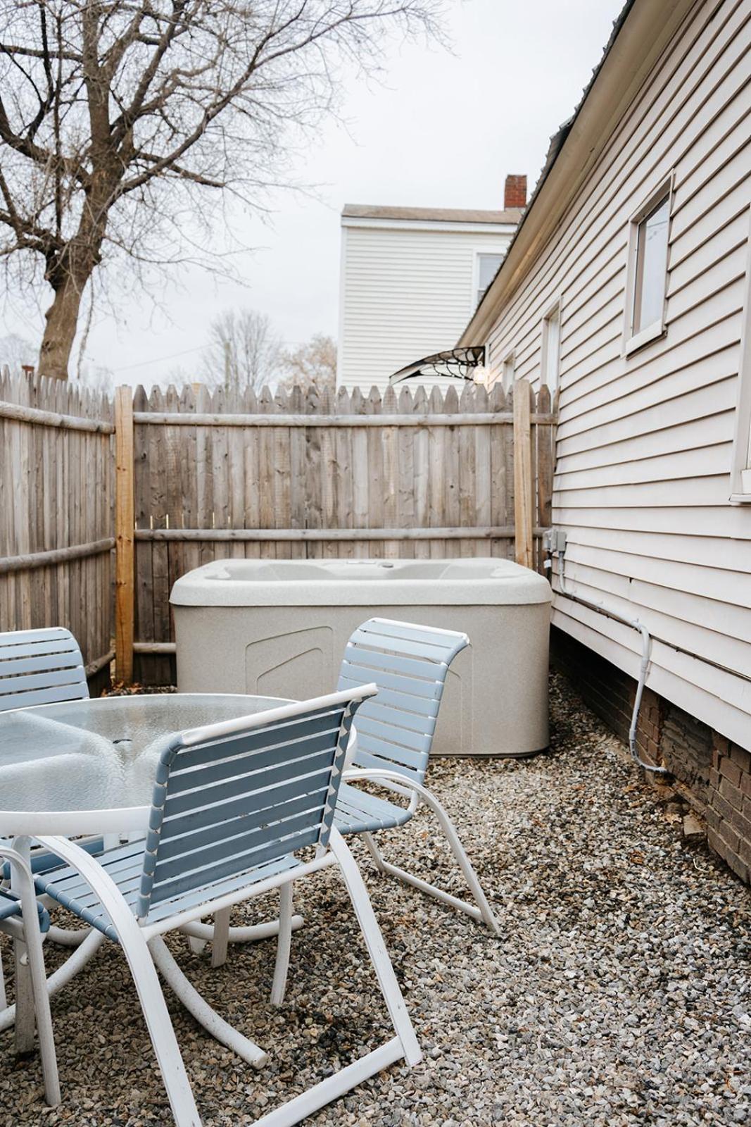 New! Cozy And Modern Unit With Hot Tub Apartment *